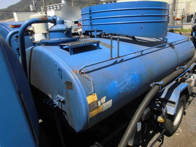 マツダタイタンバキュームカー小型（2t・3t）[写真04]