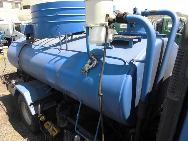 マツダタイタンバキュームカー小型（2t・3t）[写真05]