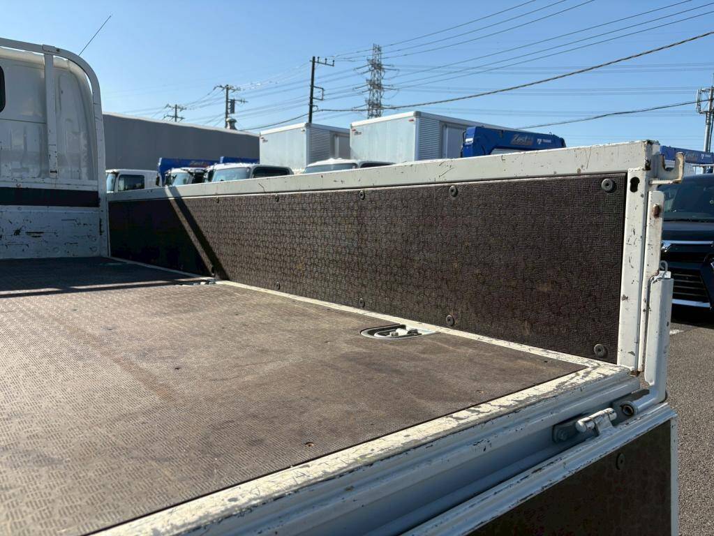 日野デュトロ平ボディ小型（2t・3t）[写真10]