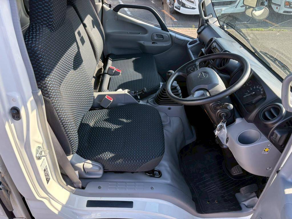 日野デュトロ平ボディ小型（2t・3t）[写真19]