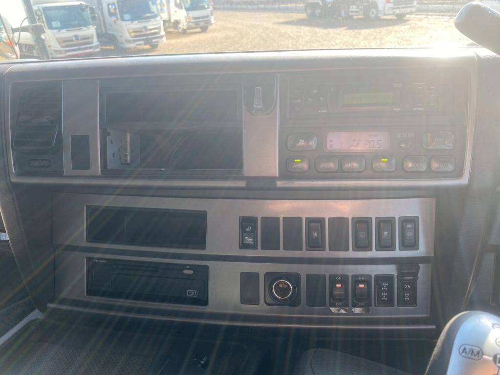 日野プロフィアトレーラーヘッド（トラクターヘッド）大型（10t）[写真18]