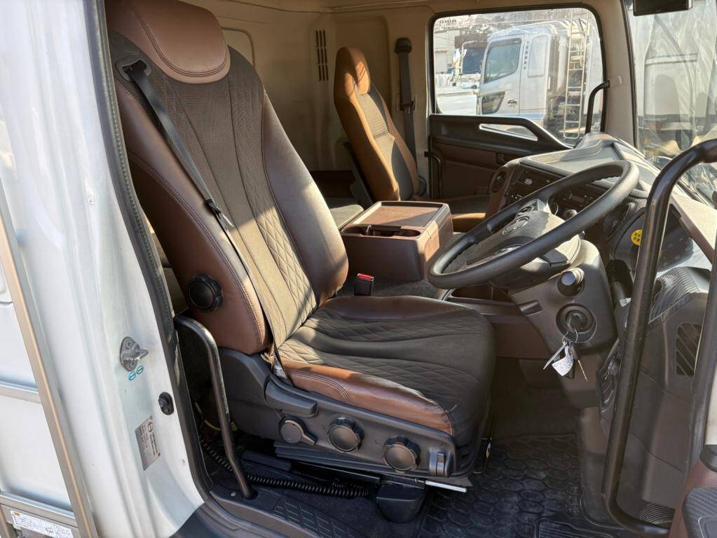 日野プロフィア冷凍車（冷蔵車）大型（10t）[写真20]