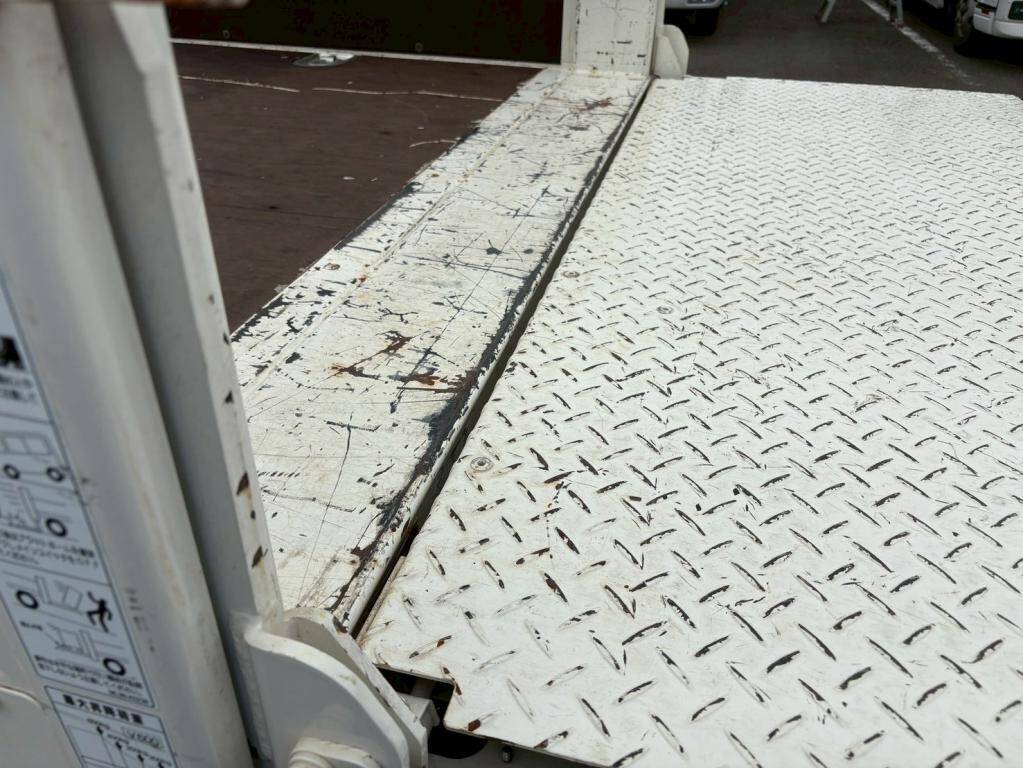 日野デュトロ平ボディ小型（2t・3t）[写真10]