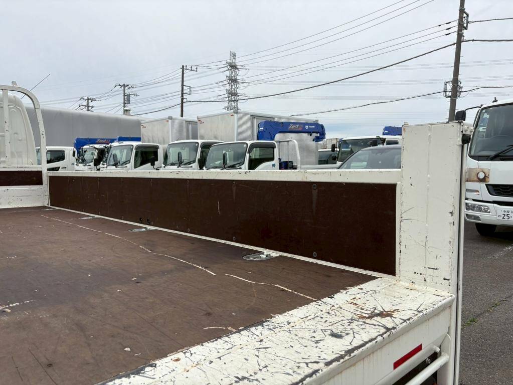 日野デュトロ平ボディ小型（2t・3t）[写真09]