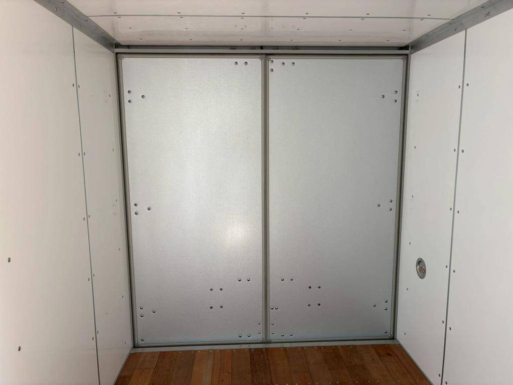 三菱ふそうキャンターアルミバン小型（2t・3t）[写真10]