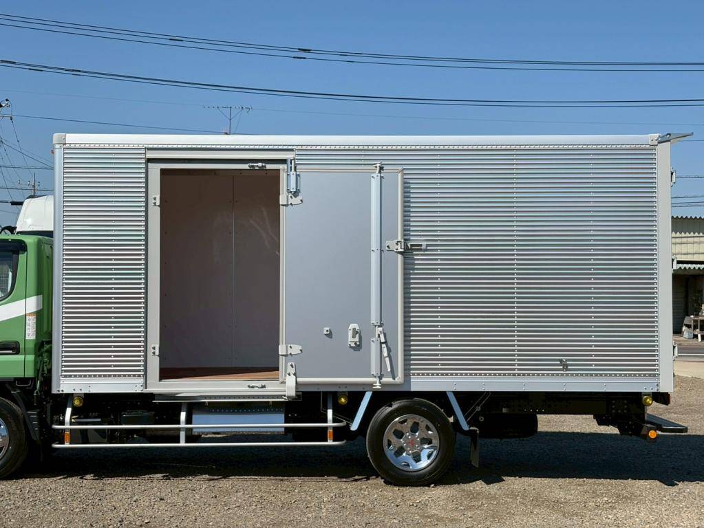 三菱ふそうキャンターアルミバン小型（2t・3t）[写真11]