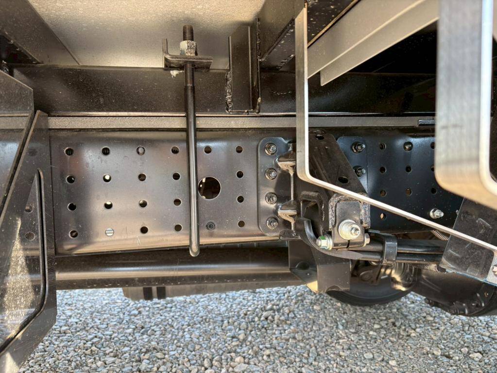 三菱ふそうキャンターアルミバン小型（2t・3t）[写真13]