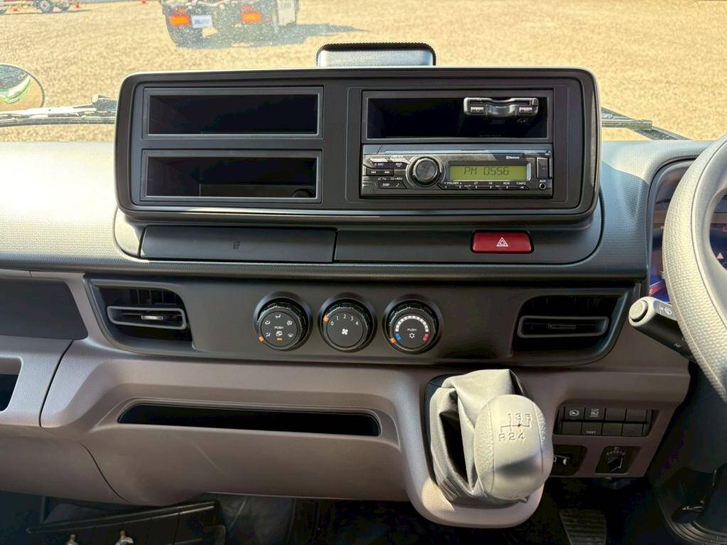 三菱ふそうキャンターアルミバン小型（2t・3t）[写真19]