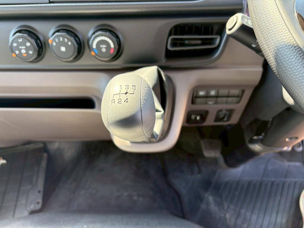 三菱ふそうキャンターアルミバン小型（2t・3t）[写真20]