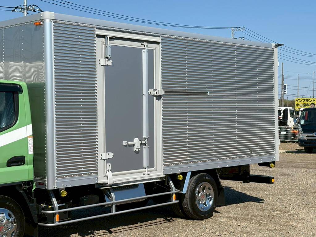 三菱ふそうキャンターアルミバン小型（2t・3t）[写真06]