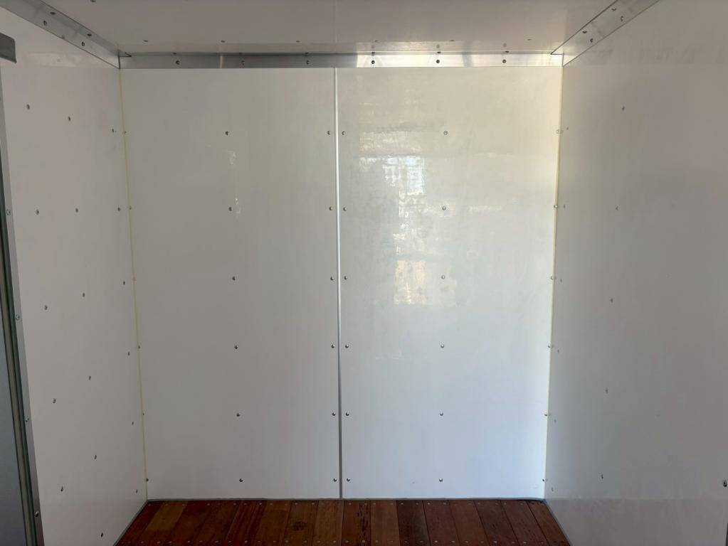 三菱ふそうキャンターアルミバン小型（2t・3t）[写真07]