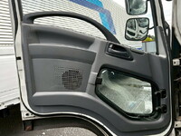 いすゞフォワードアルミウイング増トン（6t・8t）[写真16]