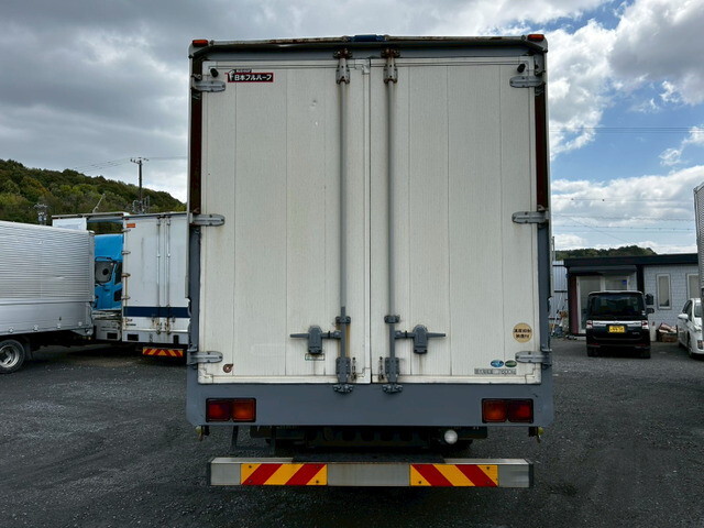 いすゞフォワードアルミウイング増トン（6t・8t）[写真06]