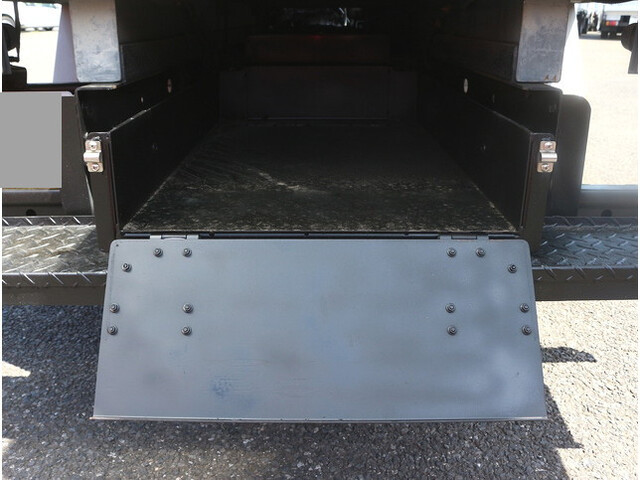 日産アトラスパネルバン小型（2t・3t）[写真08]