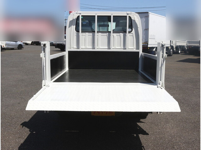 いすゞエルフダブルキャブ（Wキャブ）小型（2t・3t）[写真09]