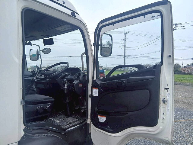 日野レンジャーアルミウイング中型（4t）[写真14]