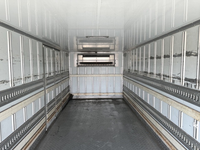 いすゞフォワード冷凍車（冷蔵車）中型（4t）[写真10]