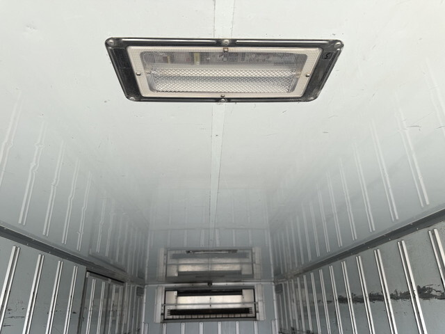 いすゞフォワード冷凍車（冷蔵車）中型（4t）[写真12]