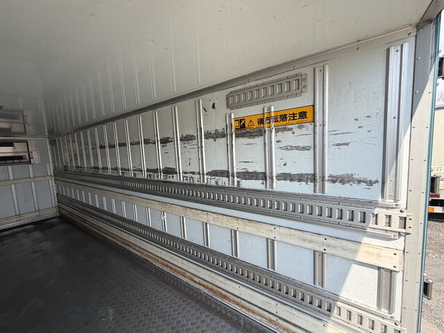 いすゞフォワード冷凍車（冷蔵車）中型（4t）[写真13]