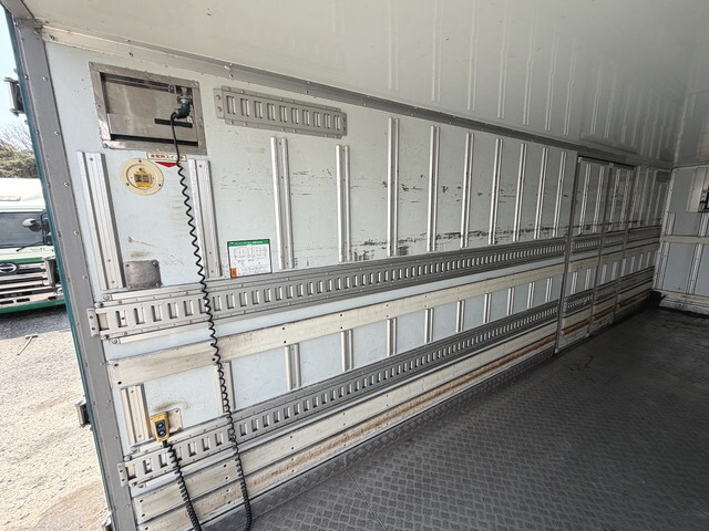 いすゞフォワード冷凍車（冷蔵車）中型（4t）[写真14]