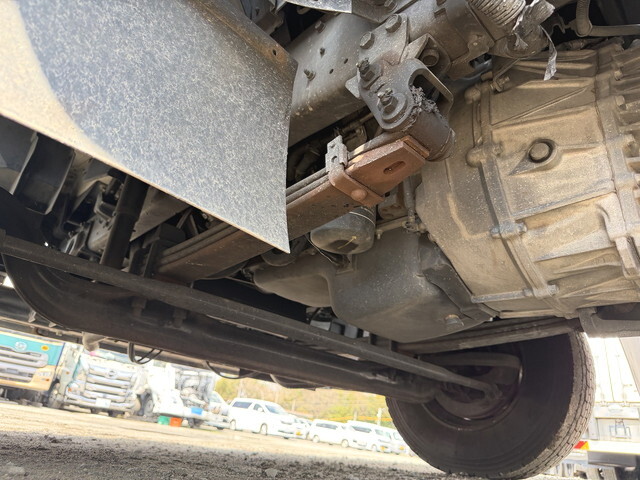 いすゞフォワード冷凍車（冷蔵車）中型（4t）[写真17]