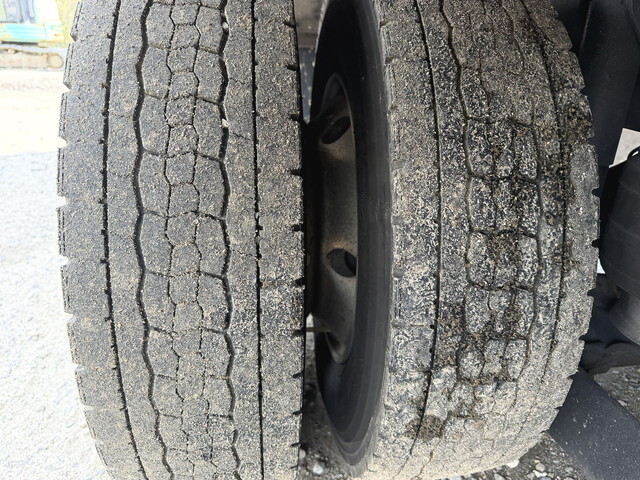 いすゞフォワード冷凍車（冷蔵車）中型（4t）[写真23]