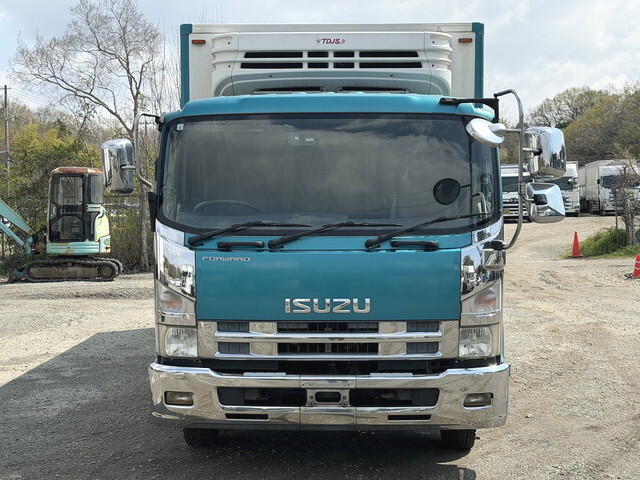 いすゞフォワード冷凍車（冷蔵車）中型（4t）[写真04]