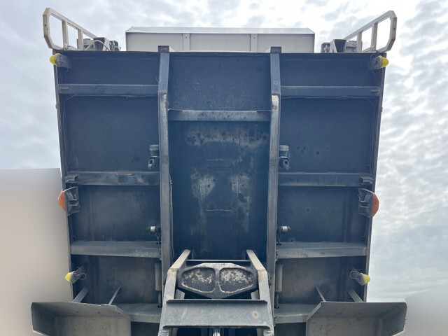 日野プロフィアダンプ大型（10t）[写真13]