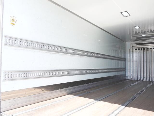 いすゞフォワード冷凍車（冷蔵車）中型（4t）[写真11]