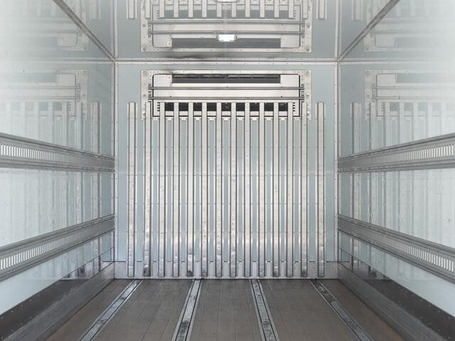 いすゞフォワード冷凍車（冷蔵車）中型（4t）[写真14]