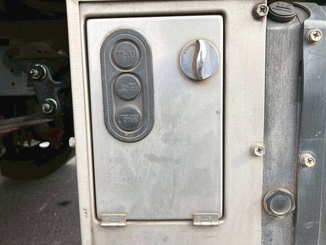 三菱ふそうキャンターアルミブロック小型（2t・3t）[写真16]