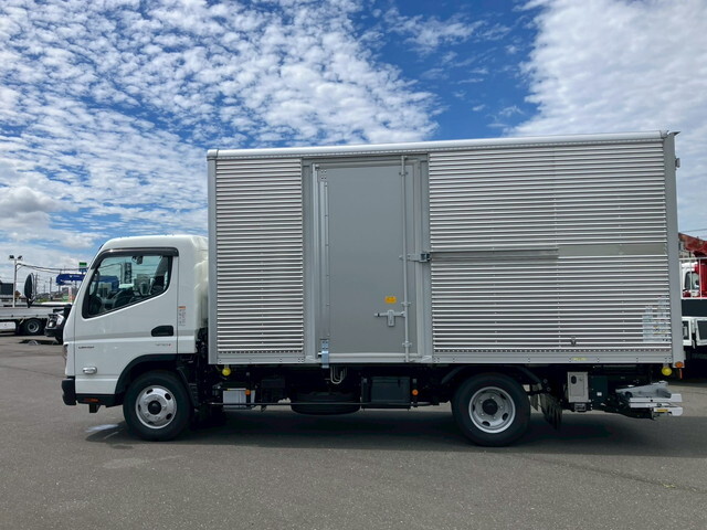 三菱ふそうキャンターアルミバン小型（2t・3t）[写真11]