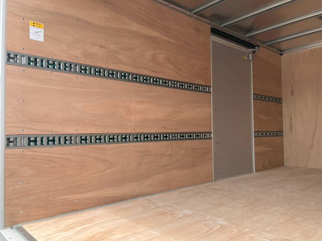 三菱ふそうキャンターアルミバン小型（2t・3t）[写真15]