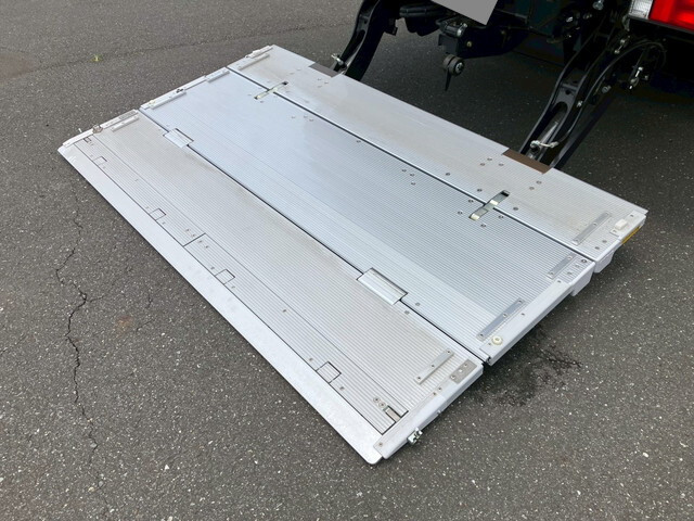 三菱ふそうキャンターアルミバン小型（2t・3t）[写真18]