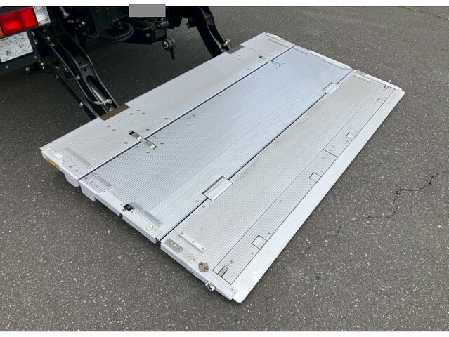 三菱ふそうキャンターアルミバン小型（2t・3t）[写真19]