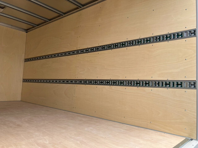 三菱ふそうキャンターアルミバン小型（2t・3t）[写真13]