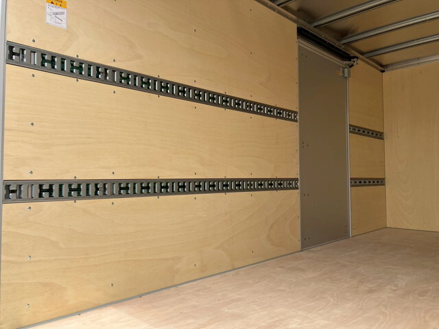 三菱ふそうキャンターアルミバン小型（2t・3t）[写真14]