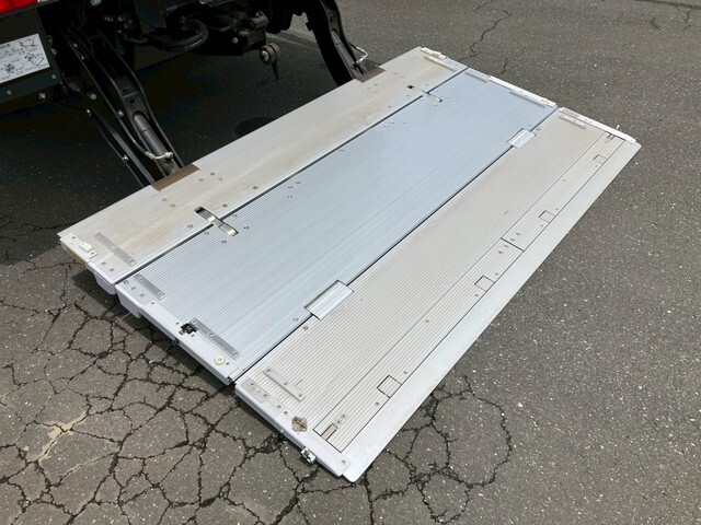 三菱ふそうキャンターアルミバン小型（2t・3t）[写真19]