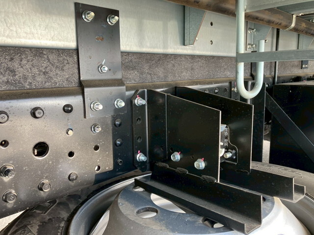 三菱ふそうキャンターアルミバン小型（2t・3t）[写真33]