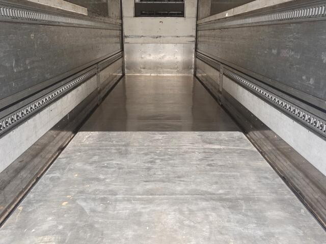 三菱ふそうスーパーグレート冷蔵冷凍ウイング大型（10t）[写真16]