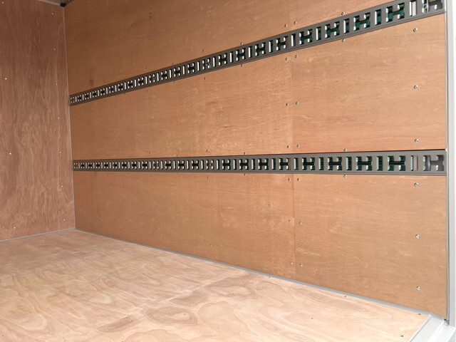 三菱ふそうキャンターアルミバン小型（2t・3t）[写真12]