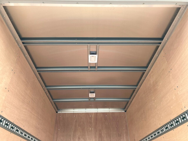 三菱ふそうキャンターアルミバン小型（2t・3t）[写真13]