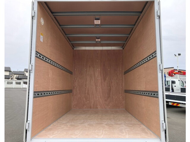 三菱ふそうキャンターアルミバン小型（2t・3t）[写真16]