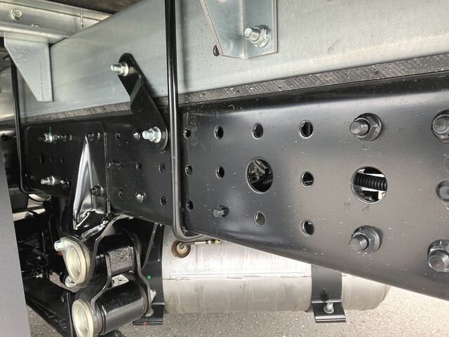 三菱ふそうキャンターアルミバン小型（2t・3t）[写真31]