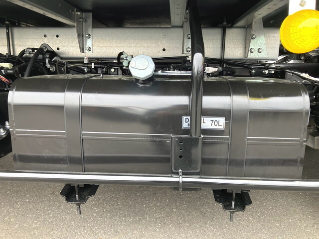 三菱ふそうキャンターアルミバン小型（2t・3t）[写真36]