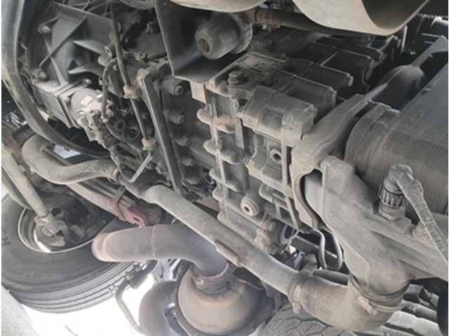 日野プロフィアトレーラーヘッド（トラクターヘッド）大型（10t）[写真06]