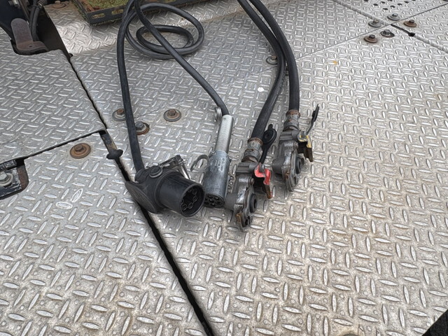 日野プロフィアトレーラーヘッド（トラクターヘッド）大型（10t）[写真11]