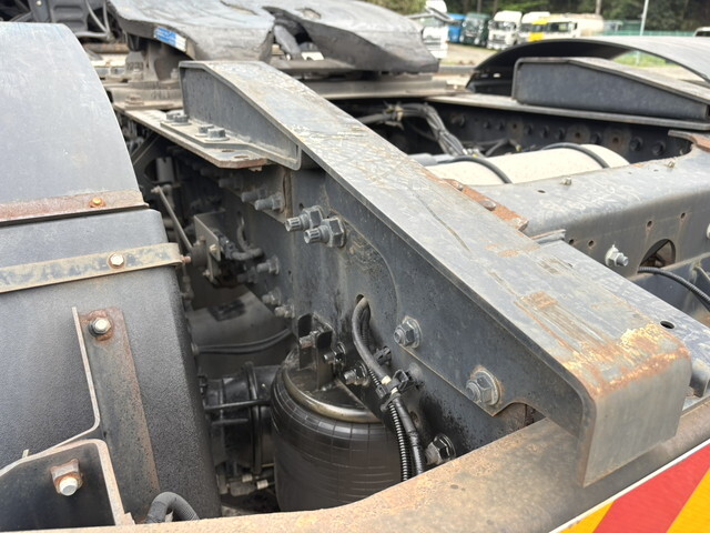 日野プロフィアトレーラーヘッド（トラクターヘッド）大型（10t）[写真16]