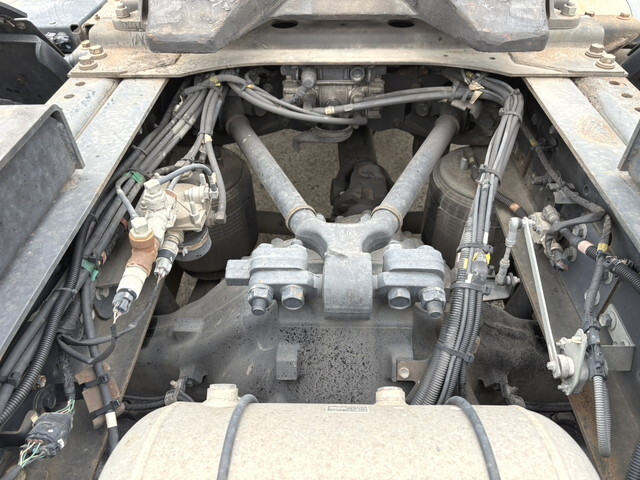 日野プロフィアトレーラーヘッド（トラクターヘッド）大型（10t）[写真18]