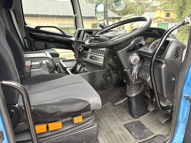 日野プロフィアトレーラーヘッド（トラクターヘッド）大型（10t）[写真21]